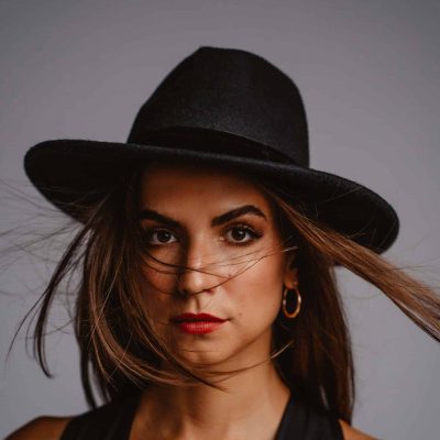 Simona-Plut-3-scaled-400x400